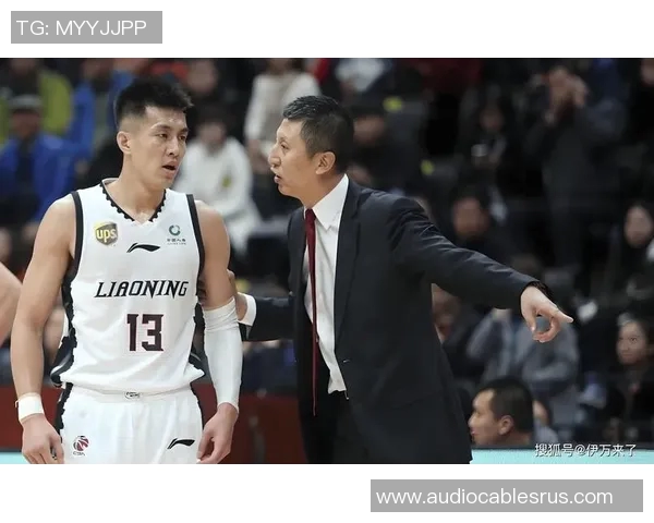 郭艾伦带领中国男篮奋勇拼搏展现青春力量与团队精神的精彩瞬间